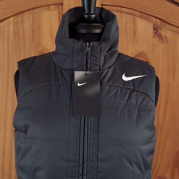 Nike - Picture 2 of 14